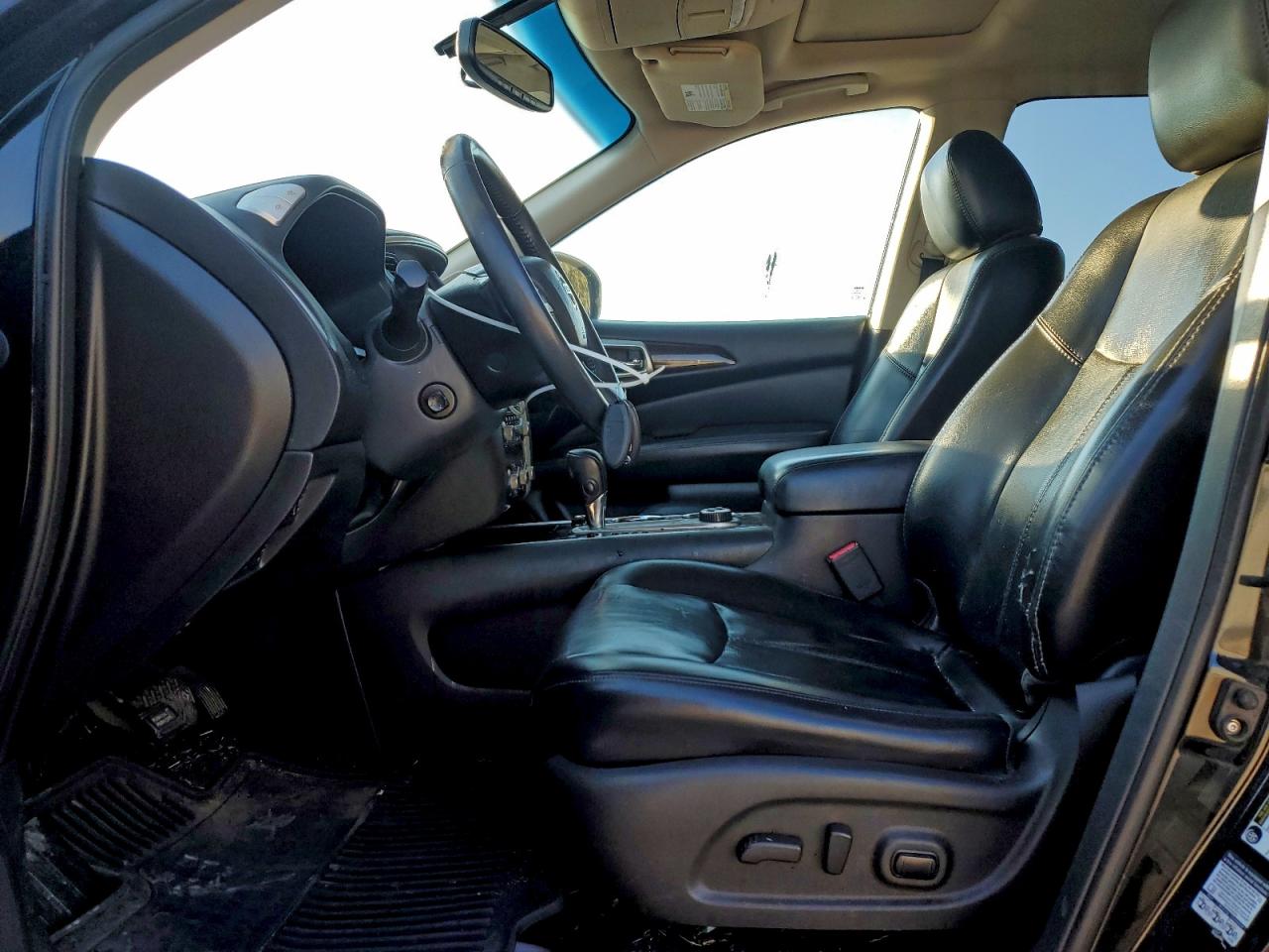 Nissan Pathfinder S Image 10