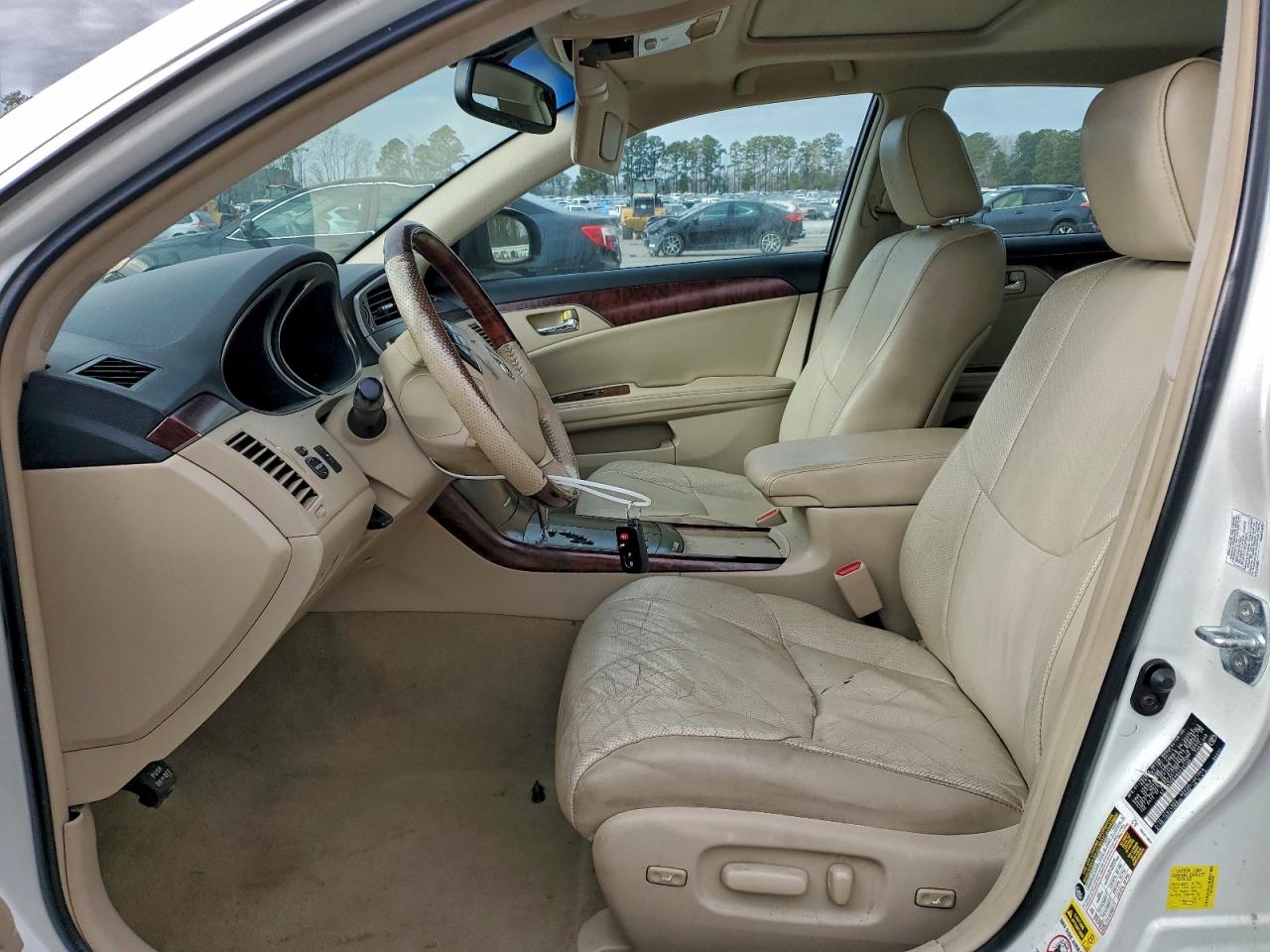 Toyota Avalon Base Image 11