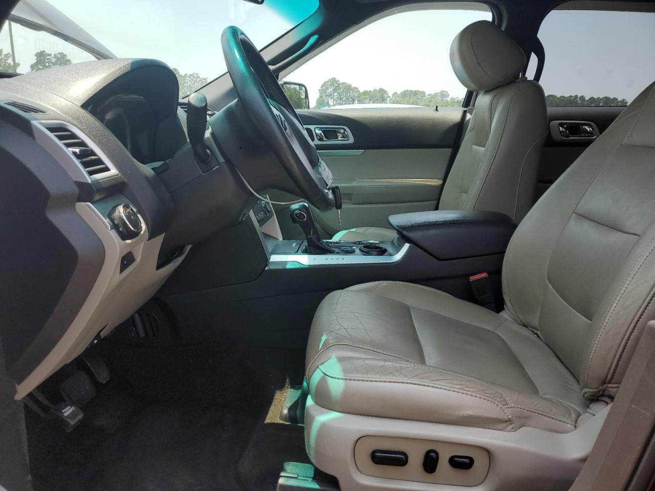 Ford Explorer Xlt Image 6