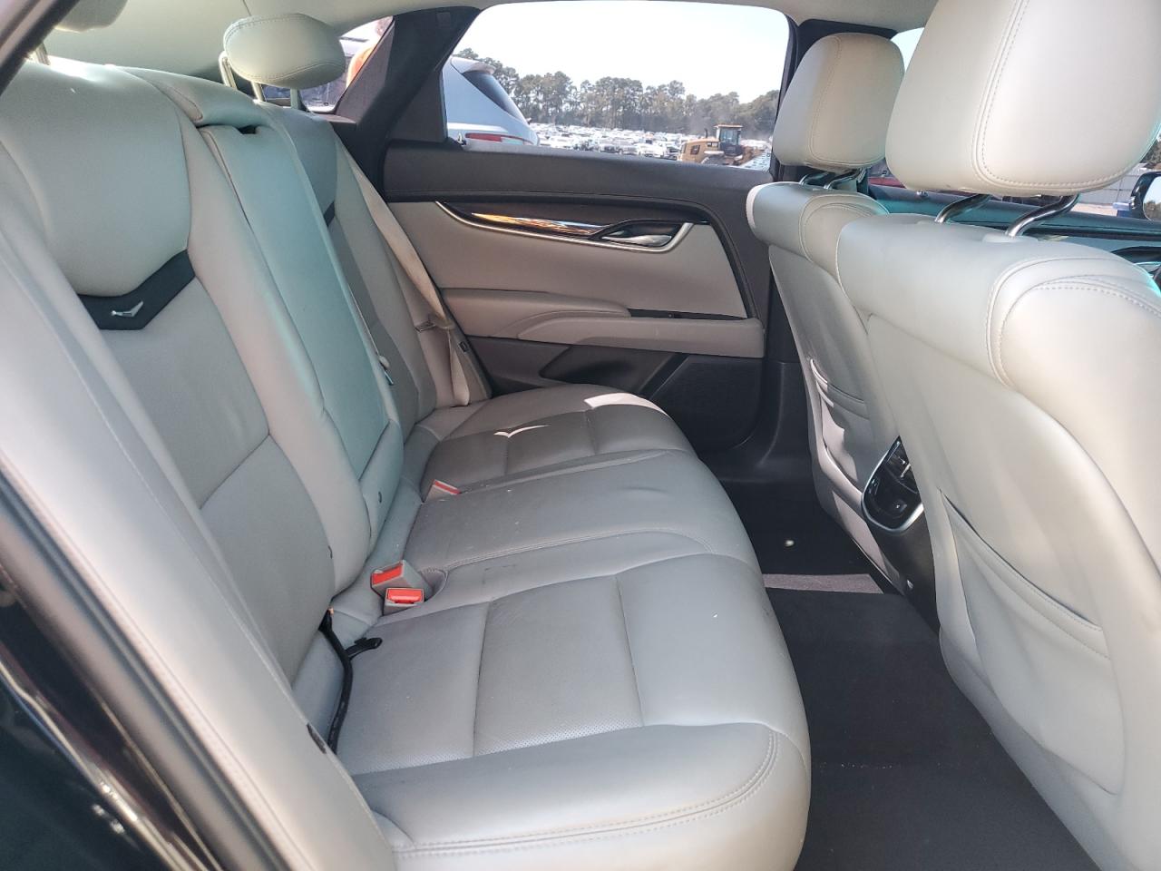 Cadillac XTS Luxury Image 4