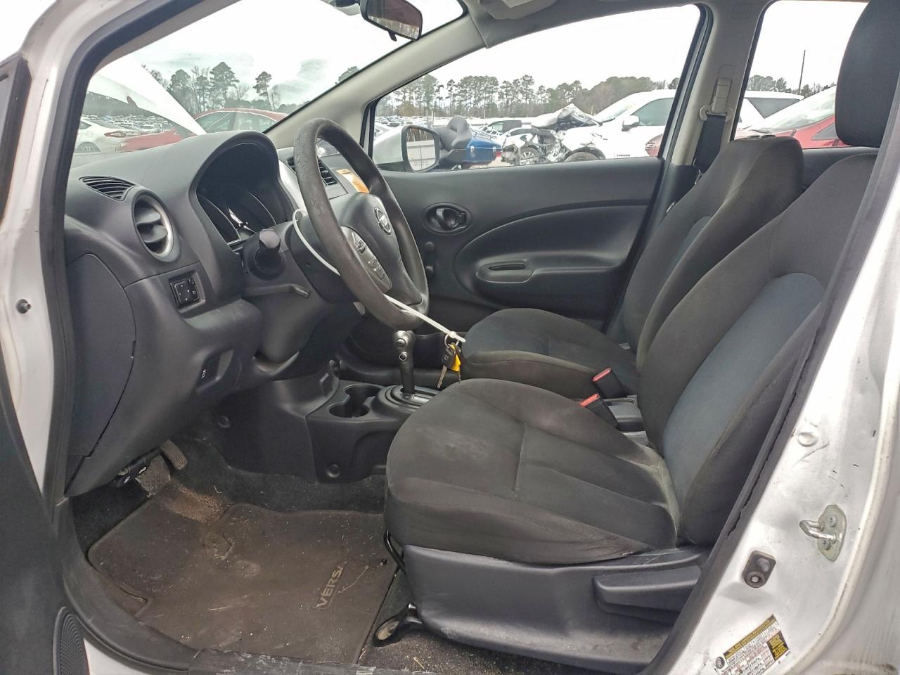 Nissan Versa S Image 2