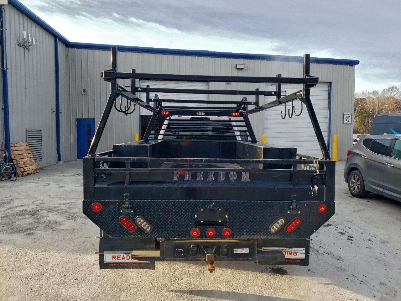 Ford F-550 Super Duty Image 4