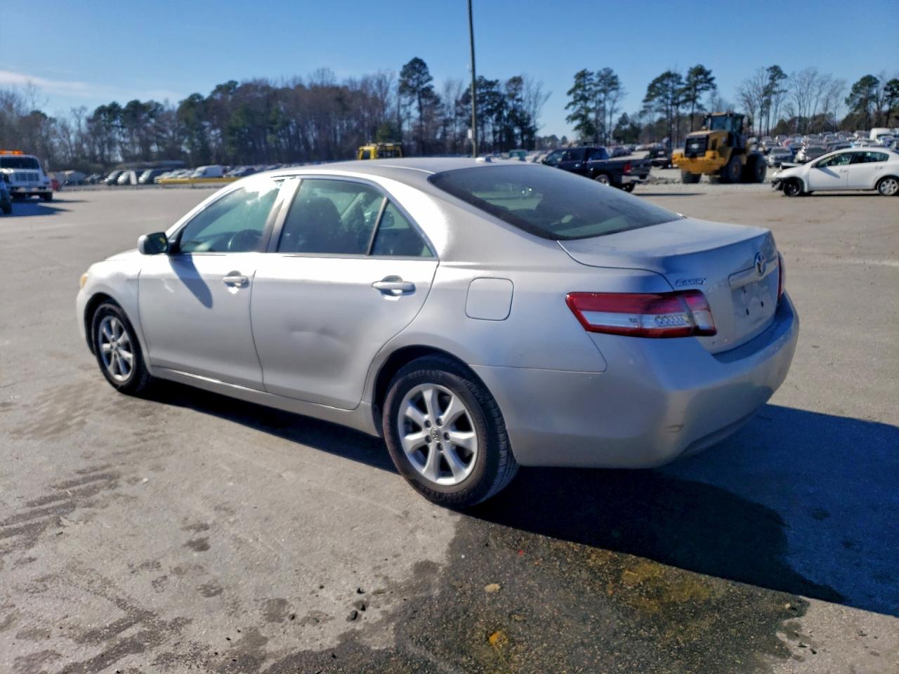 Toyota Camry Base Image 2