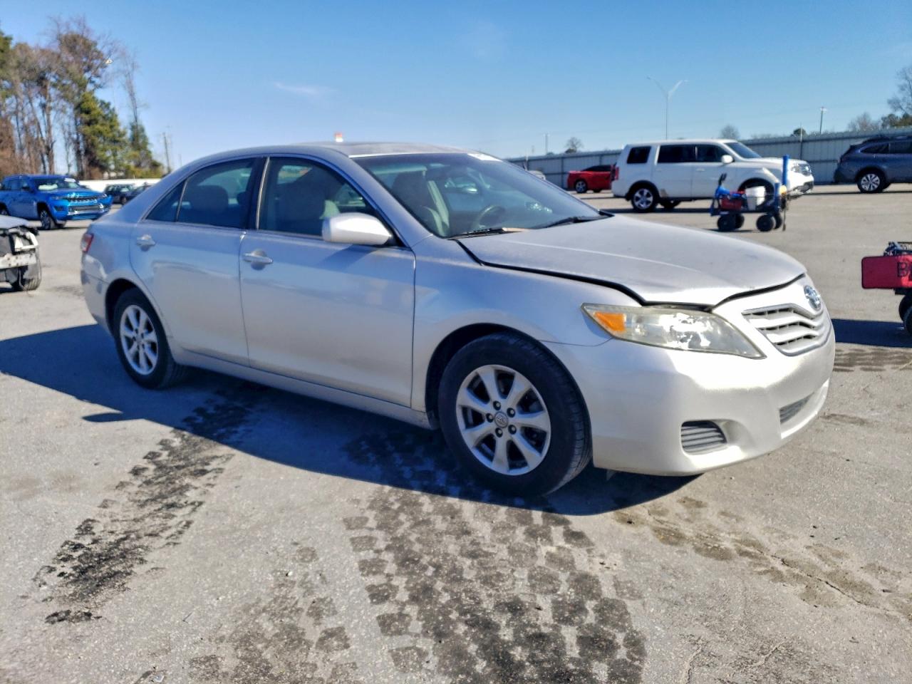 Toyota Camry Base Image 7