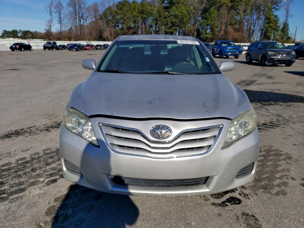 Toyota Camry Base Image 6