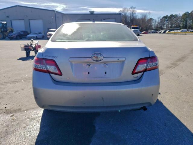 Toyota Camry Base Image 11