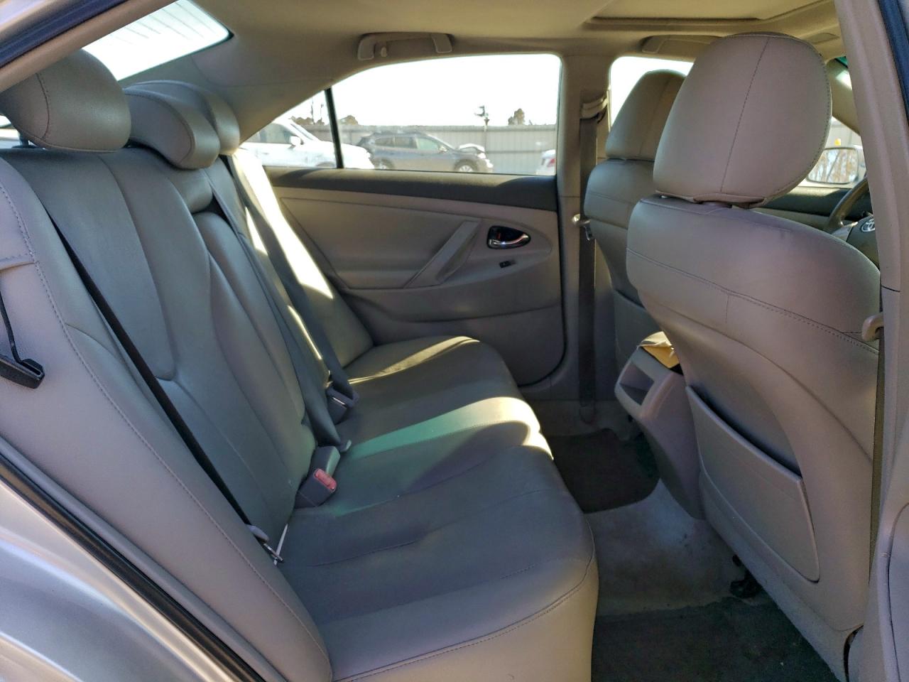 Toyota Camry Base Image 4