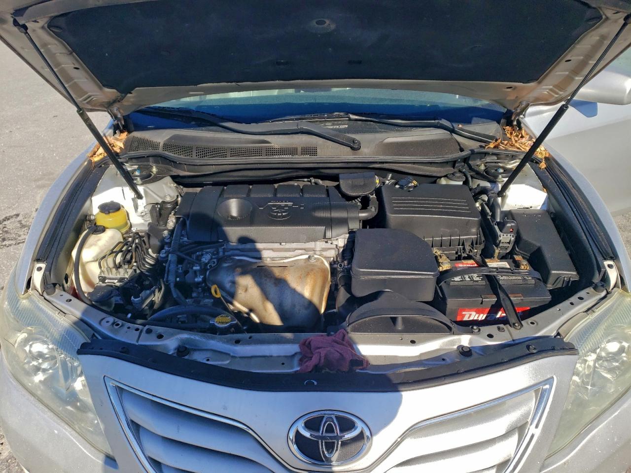 Toyota Camry Base Image 8