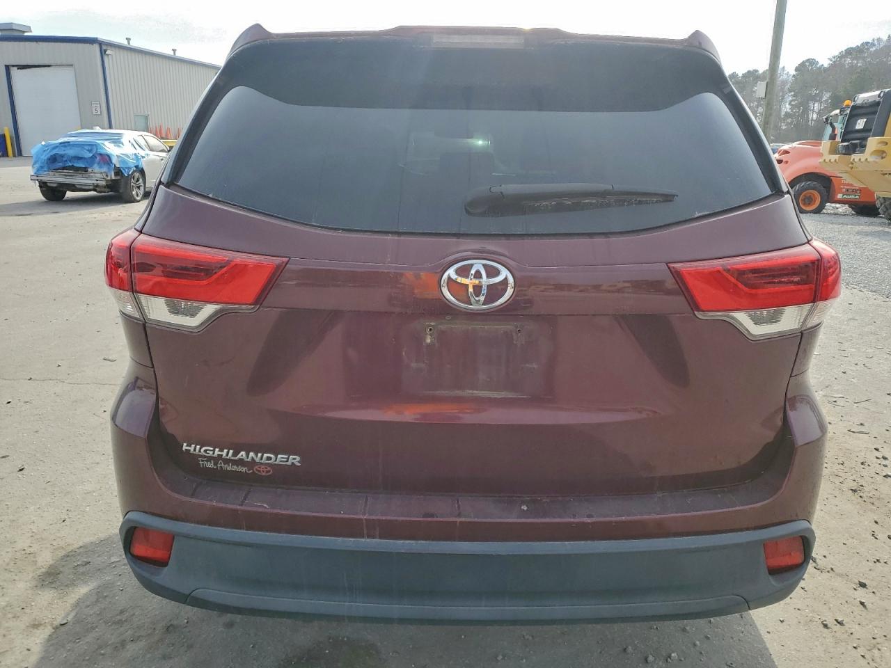 Toyota Highlander Le Image 8