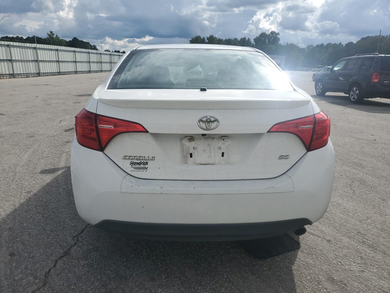 Toyota Corolla L Image 7