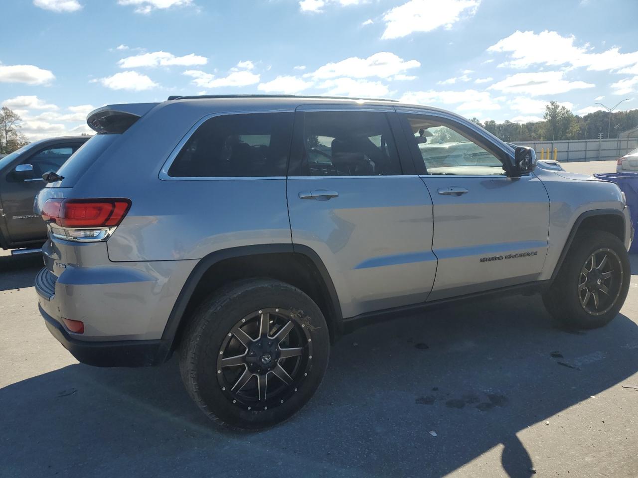 Jeep Grand Cherokee Laredo Image 2