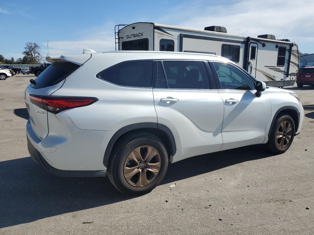 Toyota Highlander Hybrid Xle Image 2