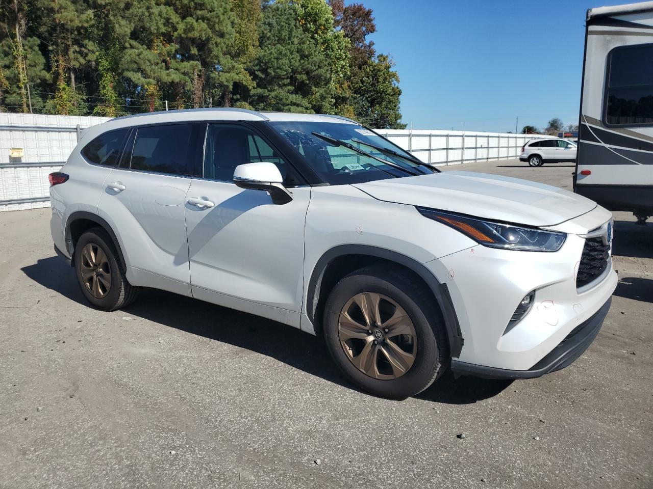 Toyota Highlander Hybrid Xle Image 4