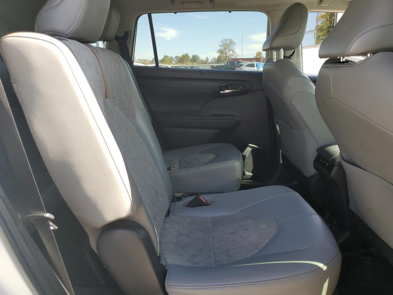 Toyota Highlander Hybrid Xle Image 11