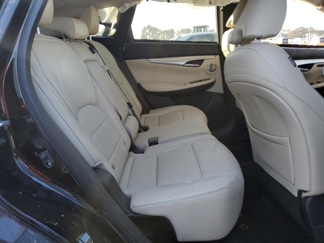 INFINITI Qx Essential Image 10