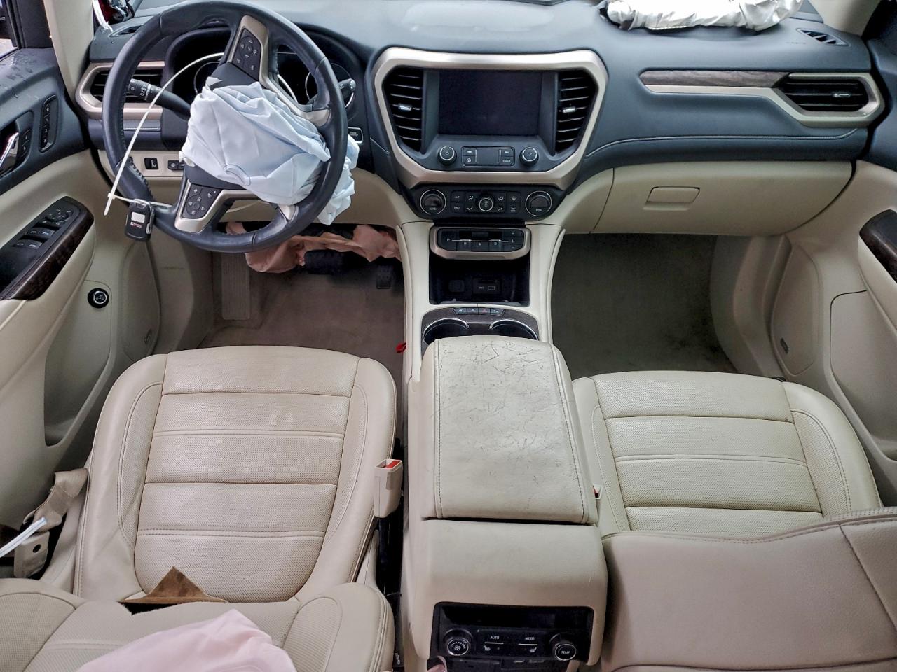 GMC Acadia Denali Image 11