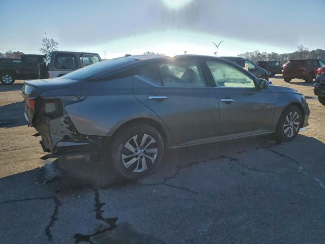 Nissan Altima S Image 3