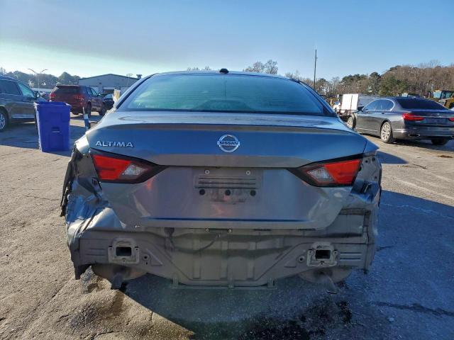 Nissan Altima S Image 2