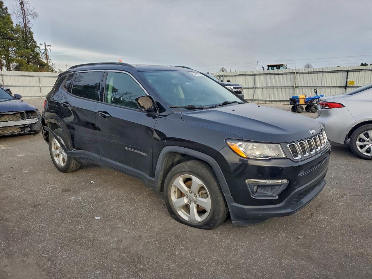 Jeep Compass Latitude Image 4