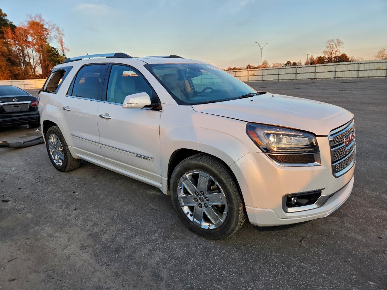 GMC Acadia Denali Image 8