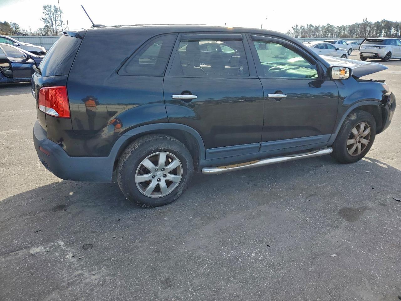 Kia Sorento Base Image 3