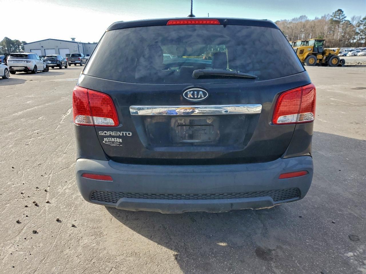 Kia Sorento Base Image 5