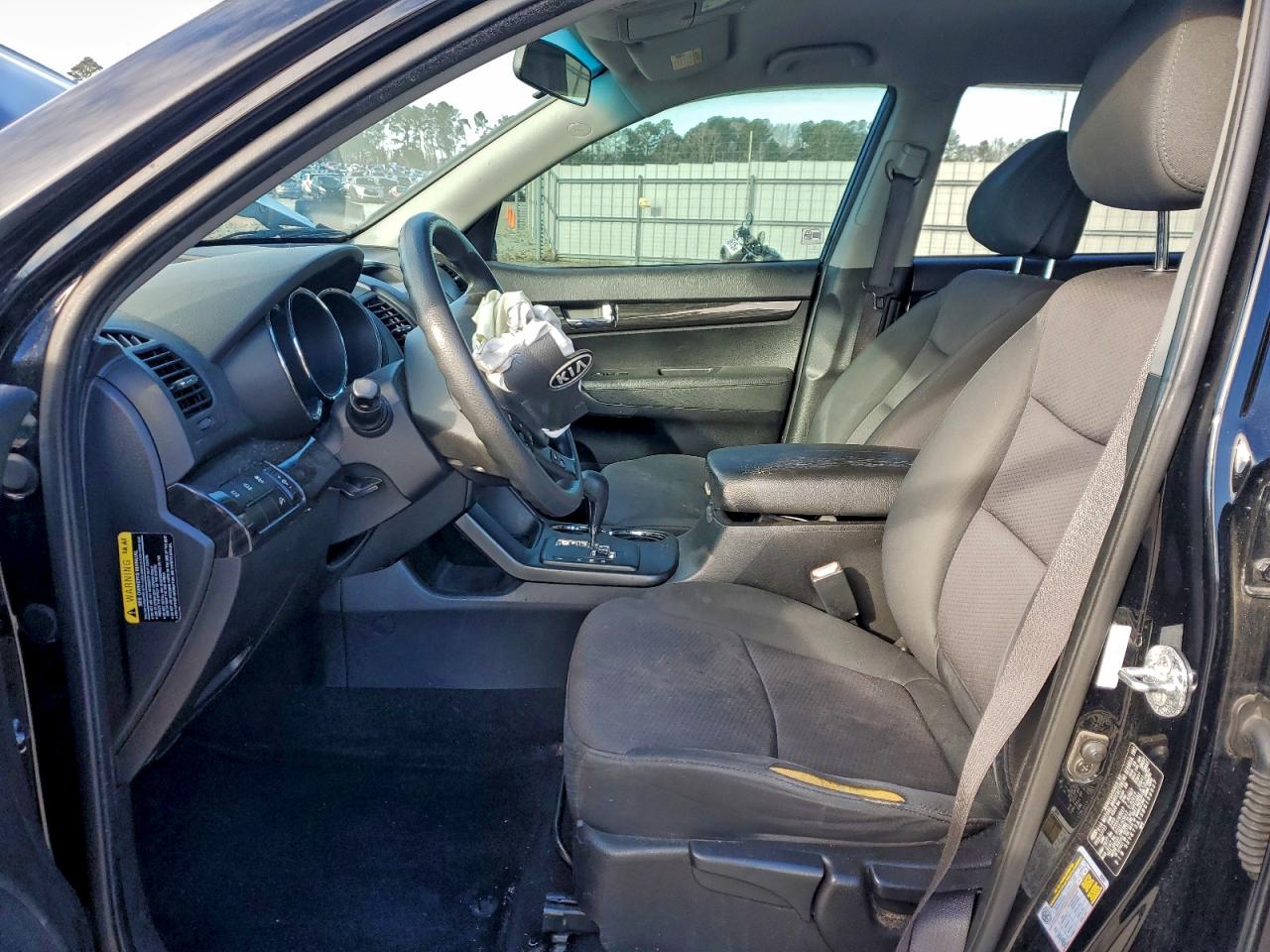 Kia Sorento Base Image 4