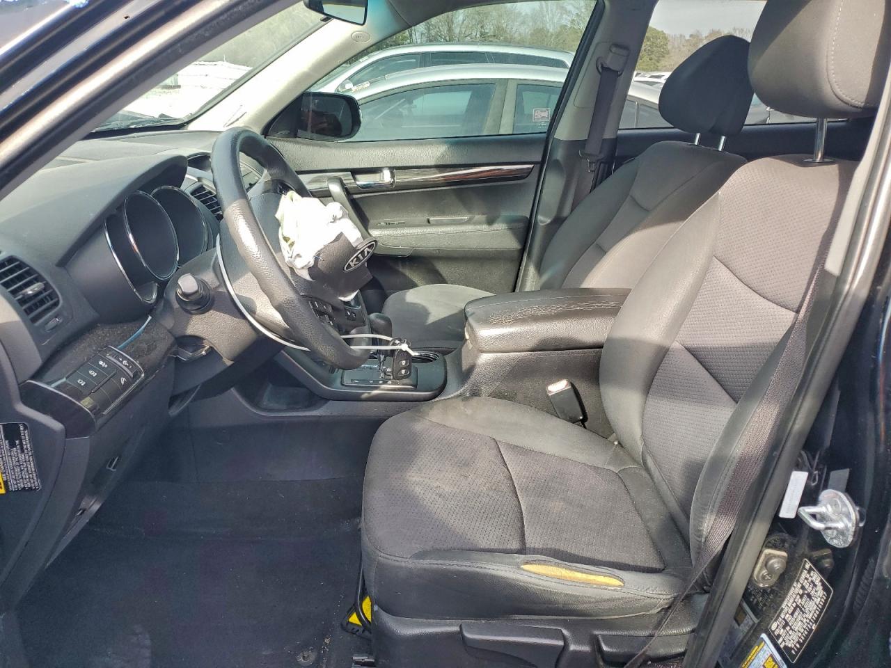 Kia Sorento Base Image 10