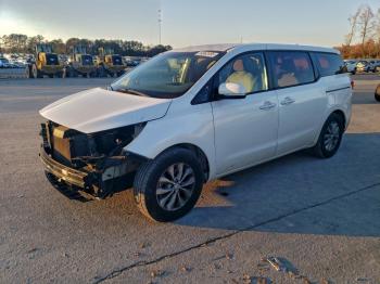  Salvage Kia Sedona