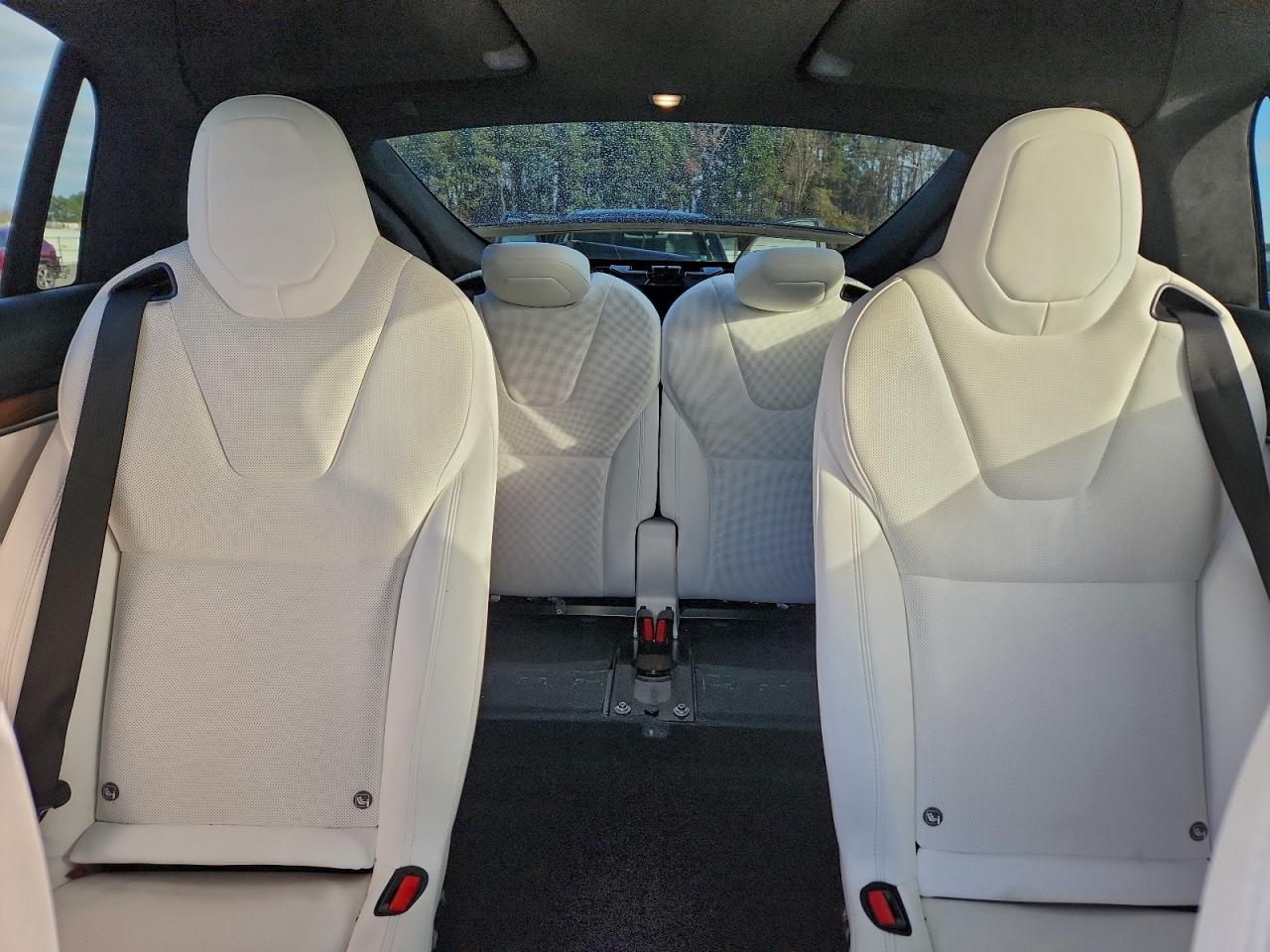 Tesla Model X Image 10