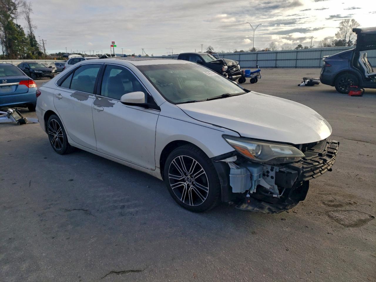 Toyota Camry Le Image 5