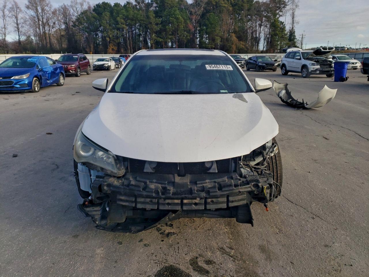 Toyota Camry Le Image 2