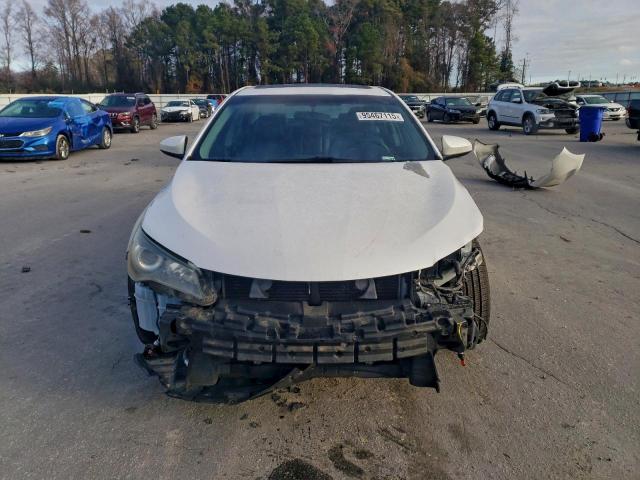 Toyota Camry Le Image 2