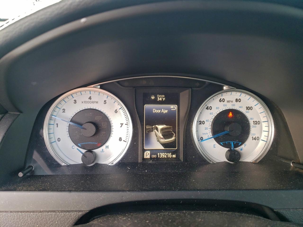 Toyota Camry Le Image 12