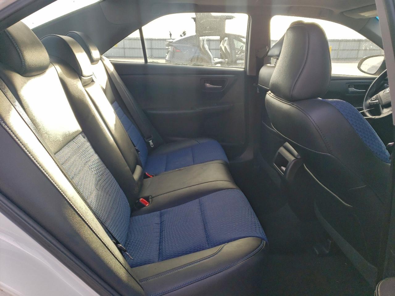 Toyota Camry Le Image 11