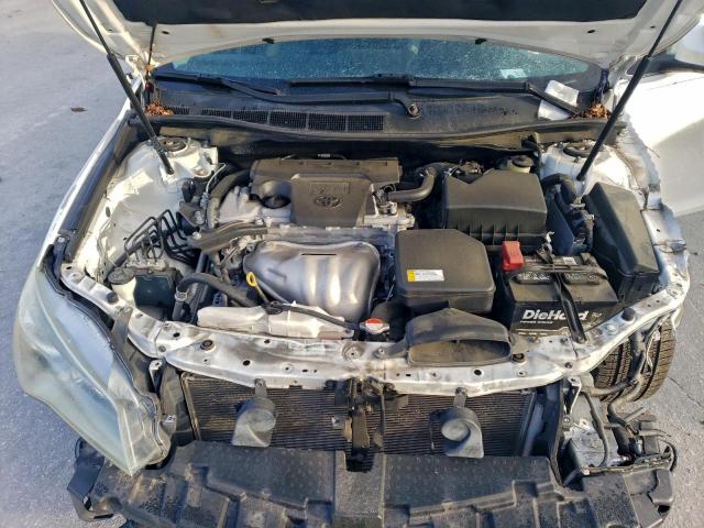 Toyota Camry Le Image 9