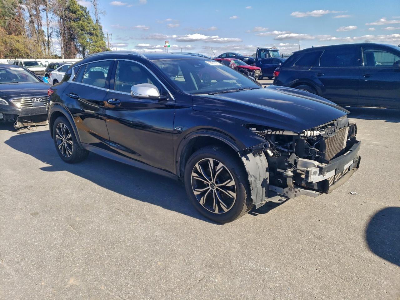 INFINITI Qx Base Image 11