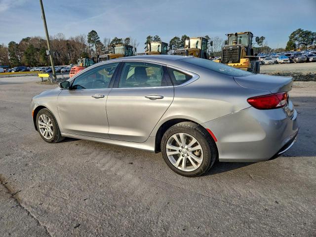Chrysler 200 Limited Image 9