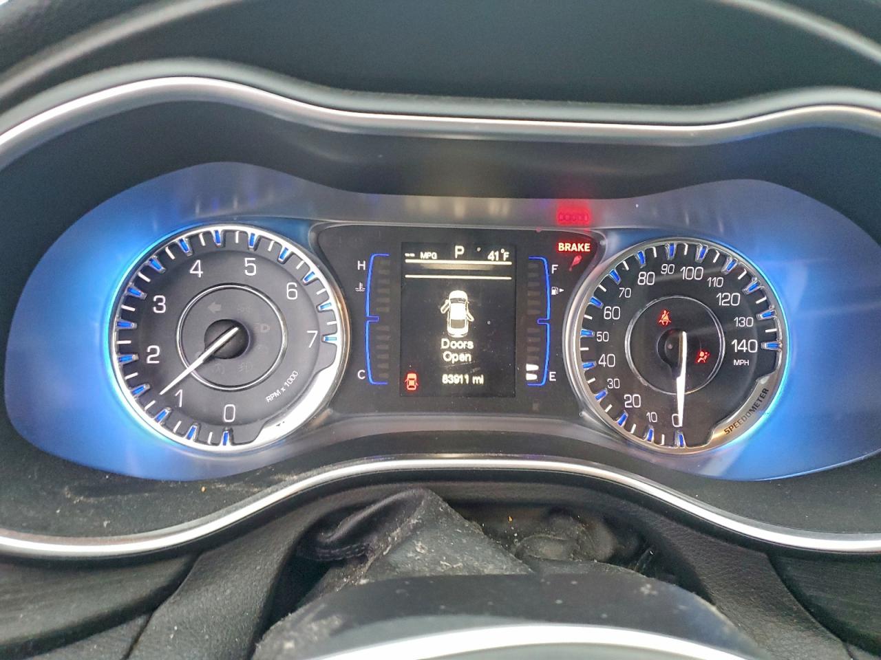 Chrysler 200 Limited Image 12