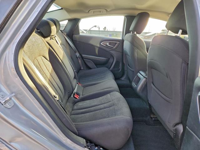 Chrysler 200 Limited Image 7