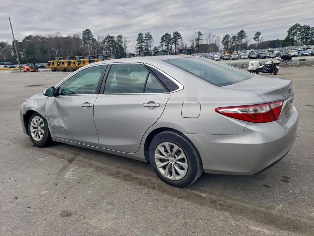 Toyota Camry Le Image 2