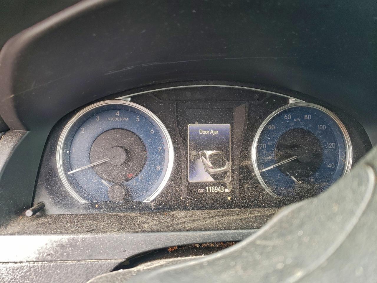 Toyota Camry Le Image 11