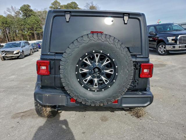 Jeep Wrangler Sahara Image 6