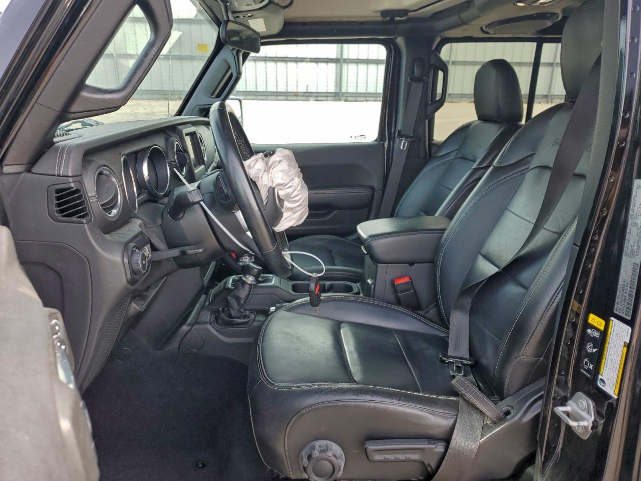 Jeep Wrangler Sahara Image 5