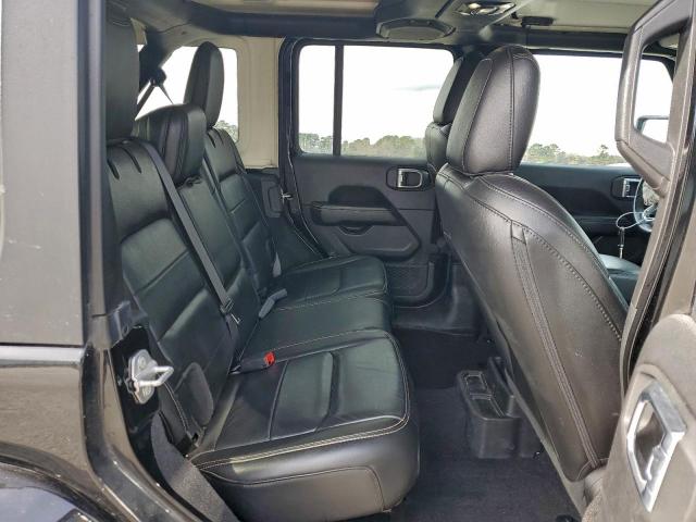 Jeep Wrangler Sahara Image 8