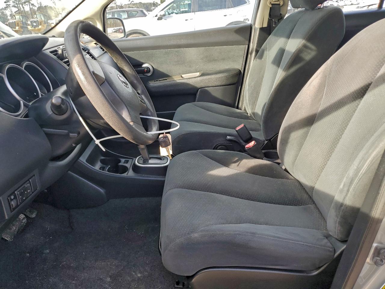 Nissan Versa S Image 8