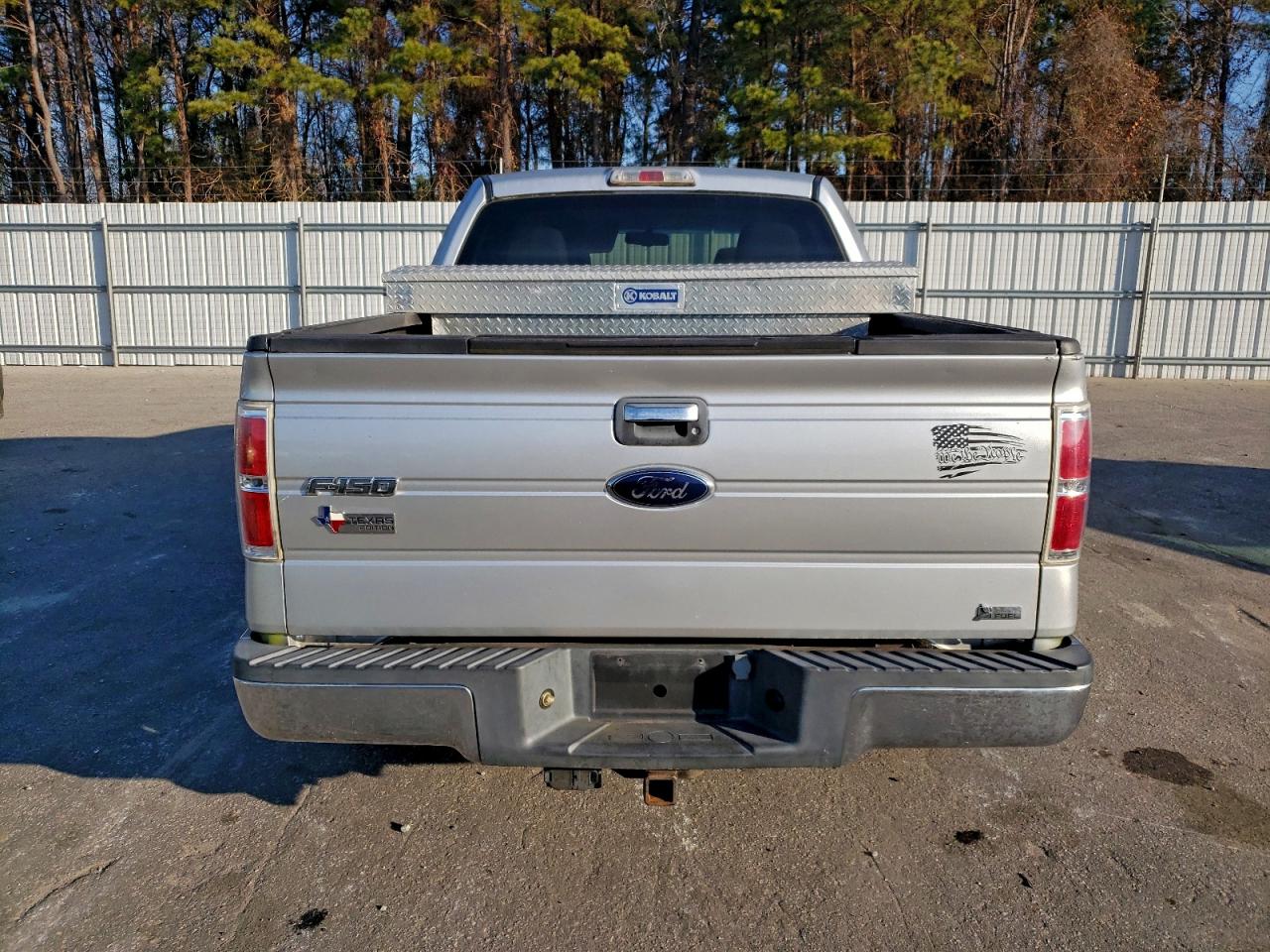 Ford F-150 Supercrew Image 12