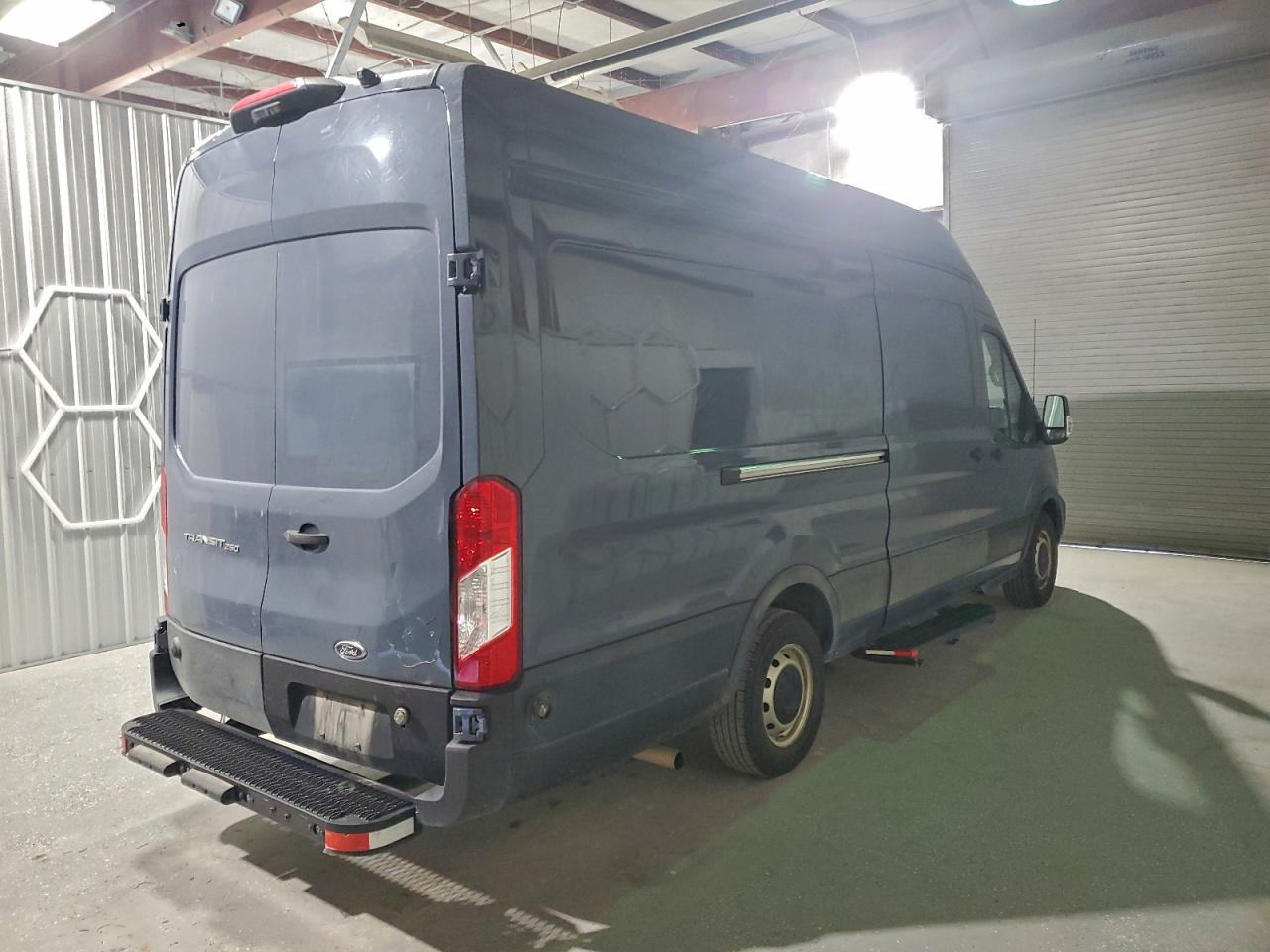Ford Transit T-250 Image 3