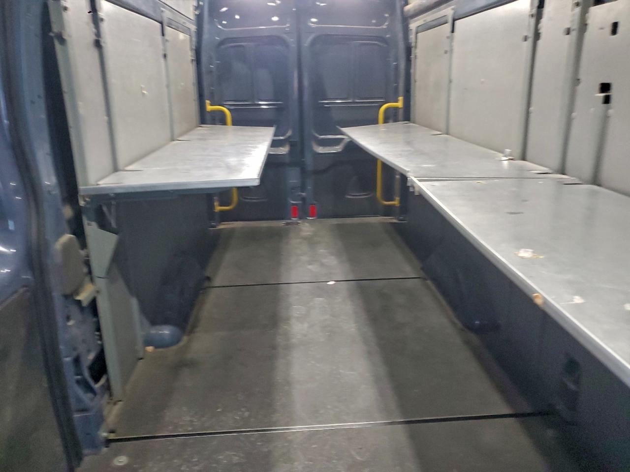 Ford Transit T-250 Image 6