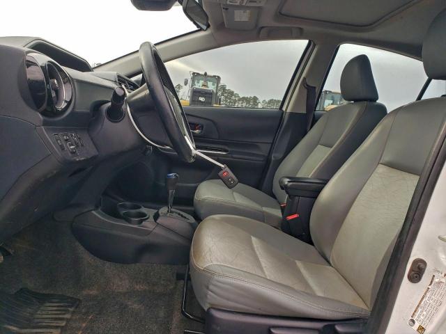 Toyota Prius Image 12